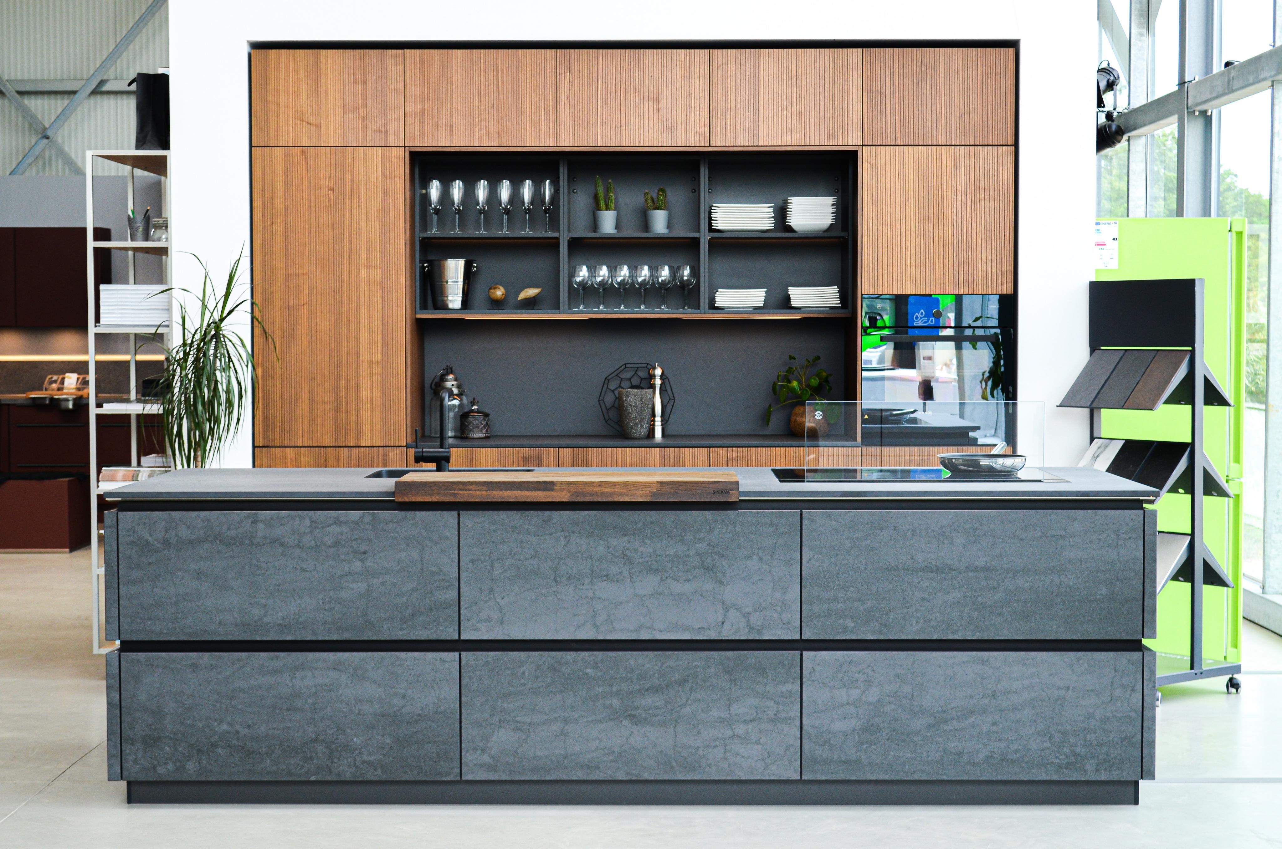 Kücheninsel und Küchenzeile