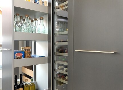 Praktisch und überraschend voluminös: Der Apothekerschrank entpuppt sich auch in Küchen als wahres Raumwunder. Praktisch und überraschend voluminös: Der Apothekerschrank entpuppt sich auch in Küchen als wahres Raumwunder.