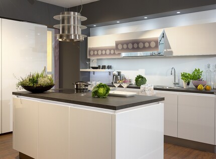 Moderne Küchen machen sich fast unhörbar. Moderne Küchen machen sich fast unhörbar.